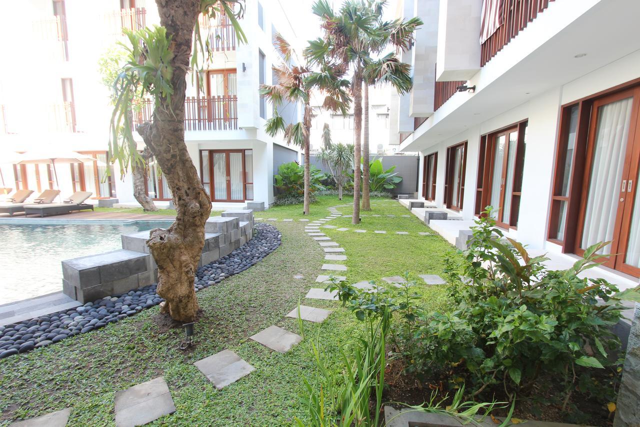 Grand La Walon Hotel Legian Exterior foto