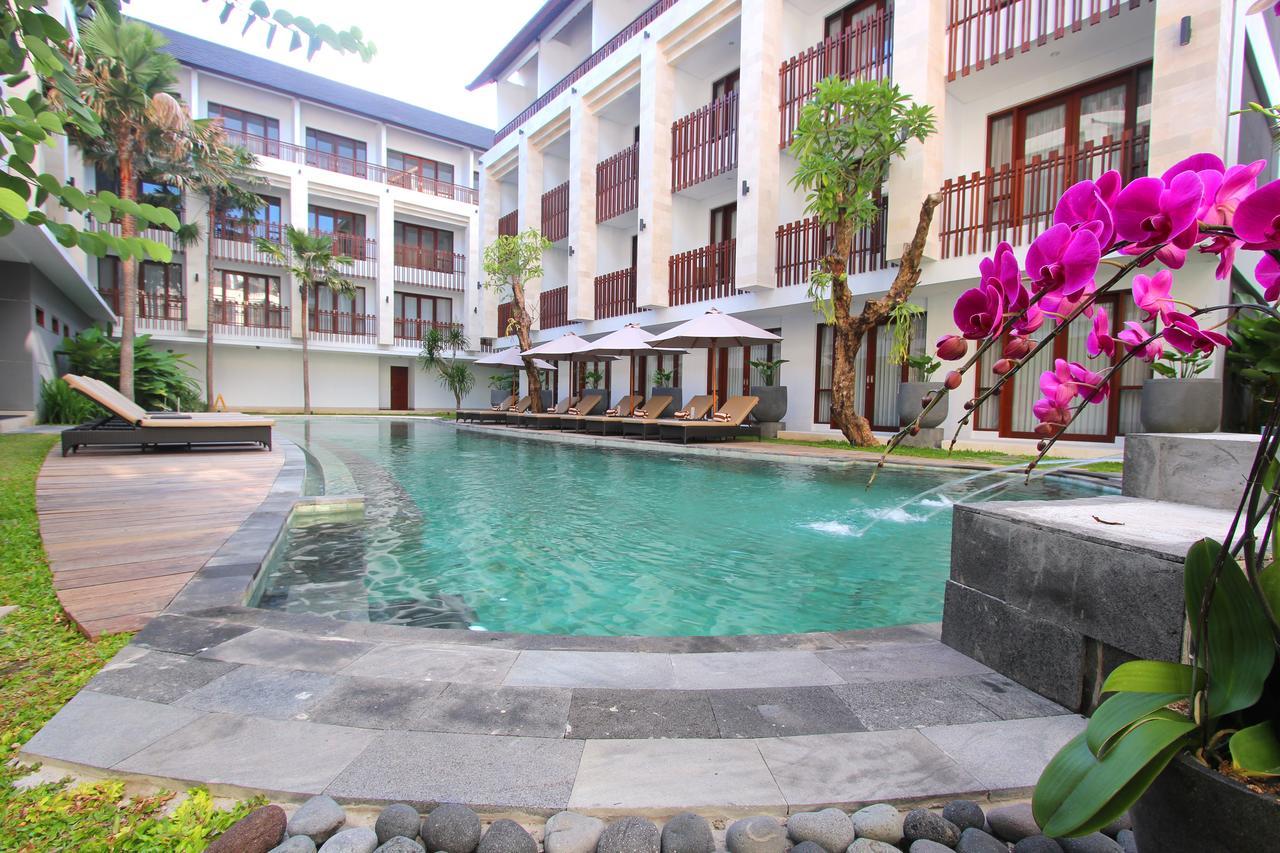 Grand La Walon Hotel Legian Exterior foto