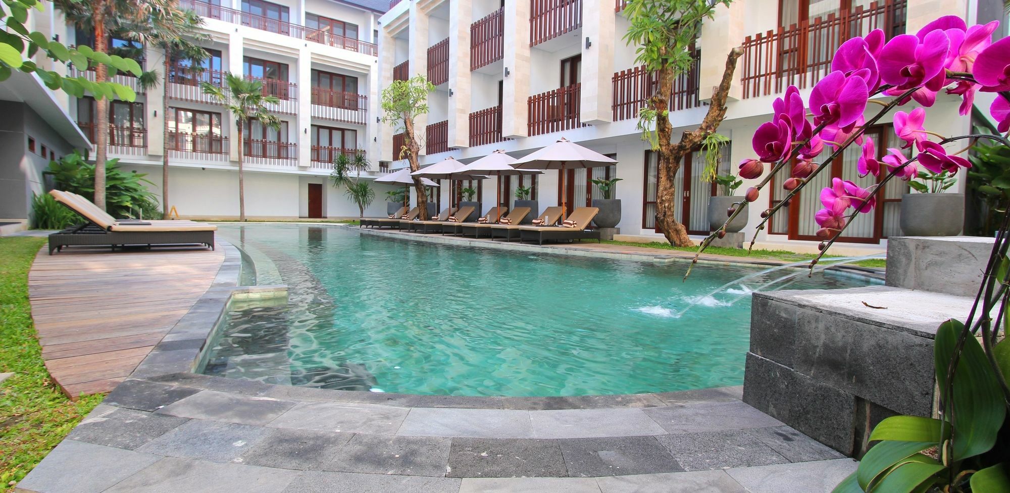 Grand La Walon Hotel Legian Exterior foto