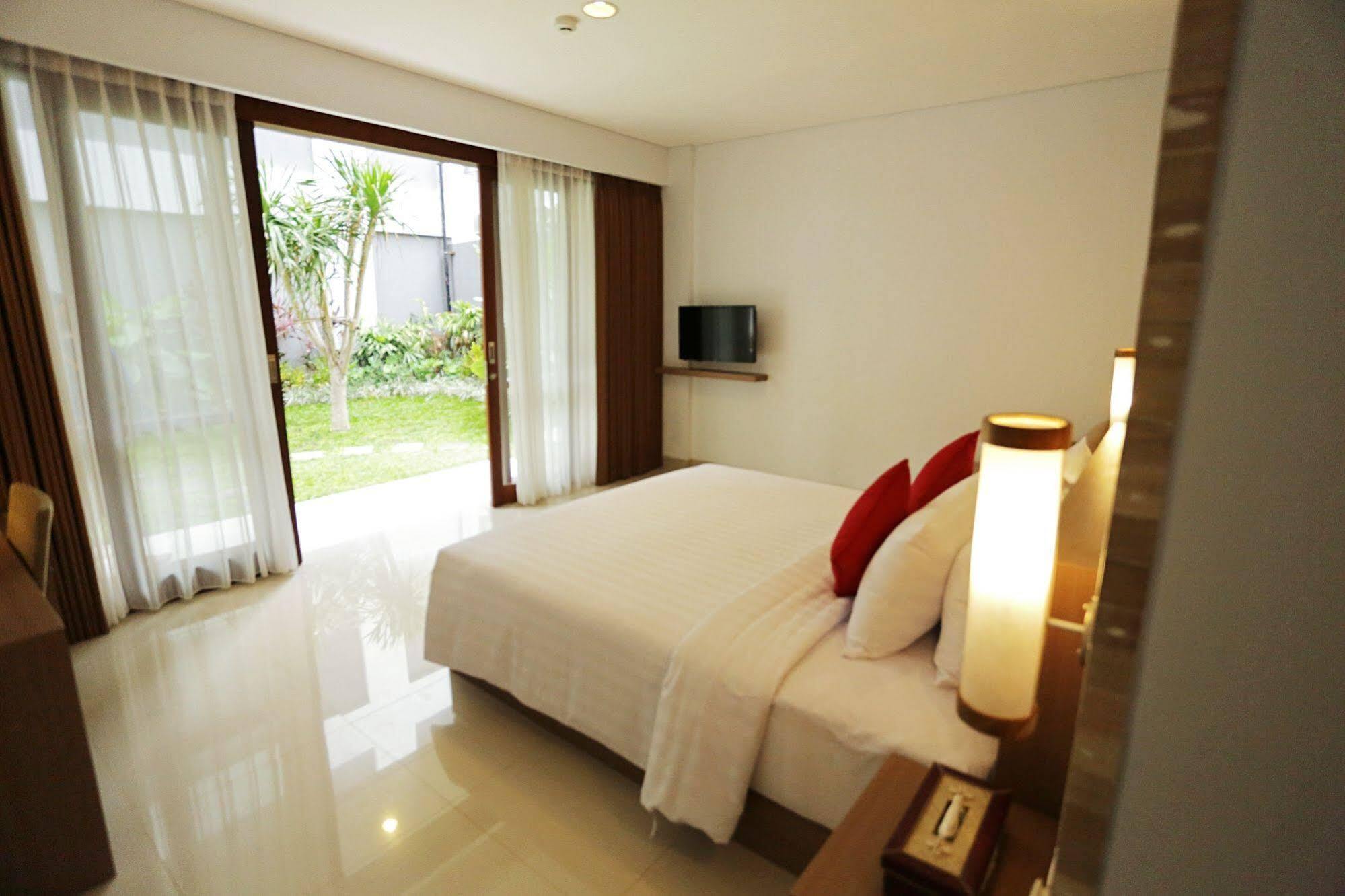 Grand La Walon Hotel Legian Exterior foto