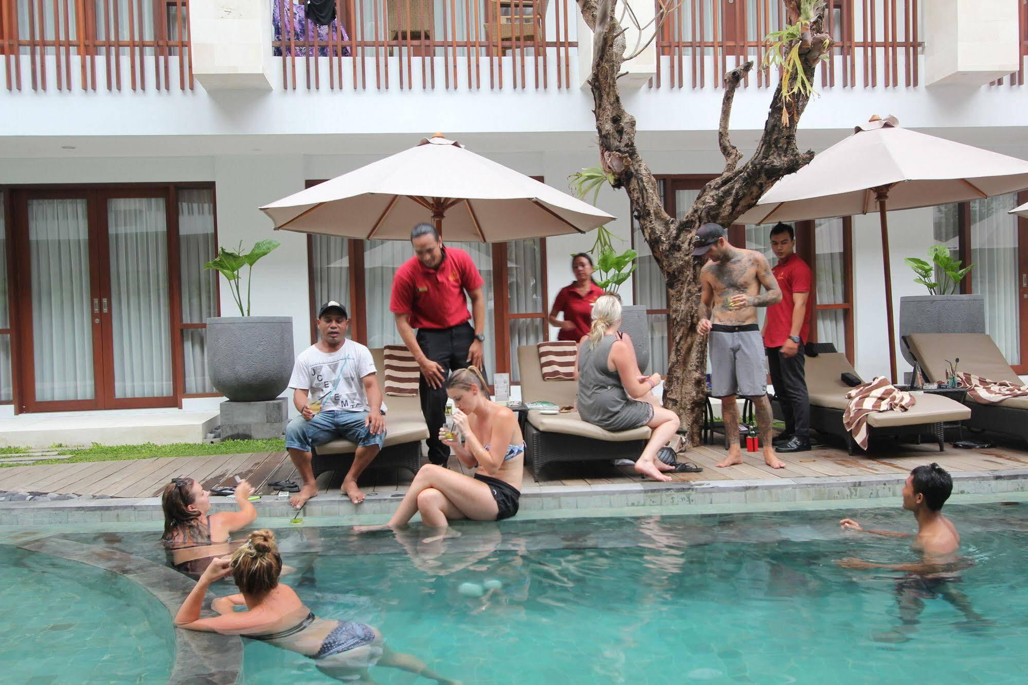 Grand La Walon Hotel Legian Exterior foto